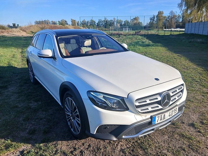 Mercedes-Benz Třídy E 350d All Terrain 190kW Designo - fotka 1 z 20