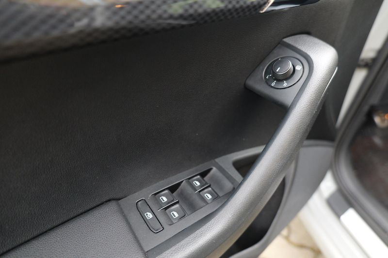 Škoda Octavia 2.0 TDI 135 kW RS Tažné - fotka 18 z 36