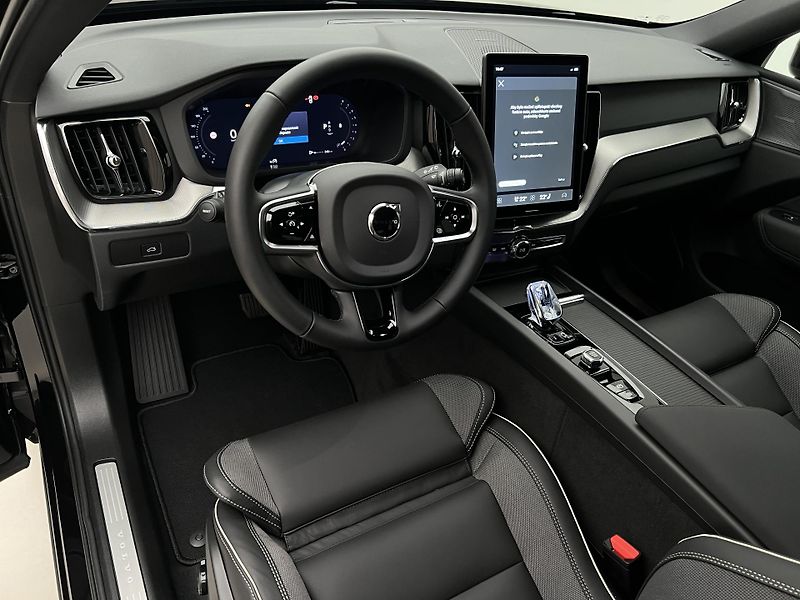 Volvo XC60 (2026) B5 AWD BLACK EDITION PLUS AUT - fotka 4 z 42