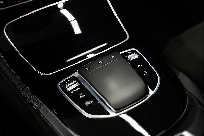 Mercedes-Benz Třídy E (2021) E 300 de T 4Matic AMG Line - fotka 37 z 39