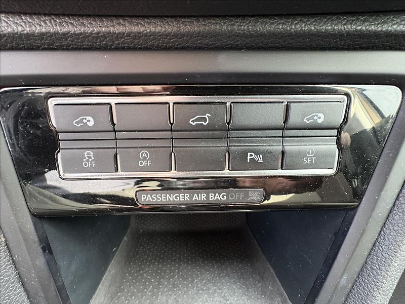 Volkswagen Sharan 2,0 TDi 103kW 7sed,Servis,2Maj - fotka 11 z 34