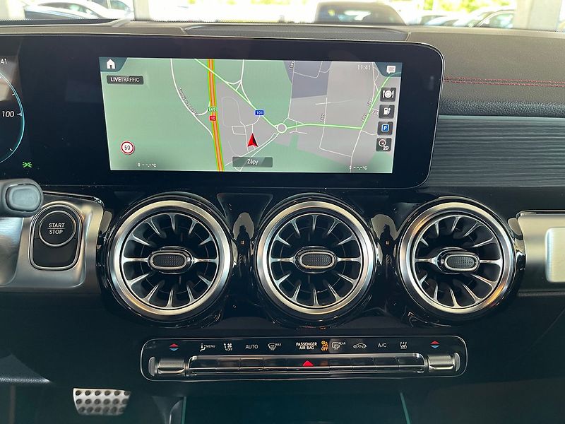 Mercedes-Benz EQB 300 4MATIC - fotka 14 z 20