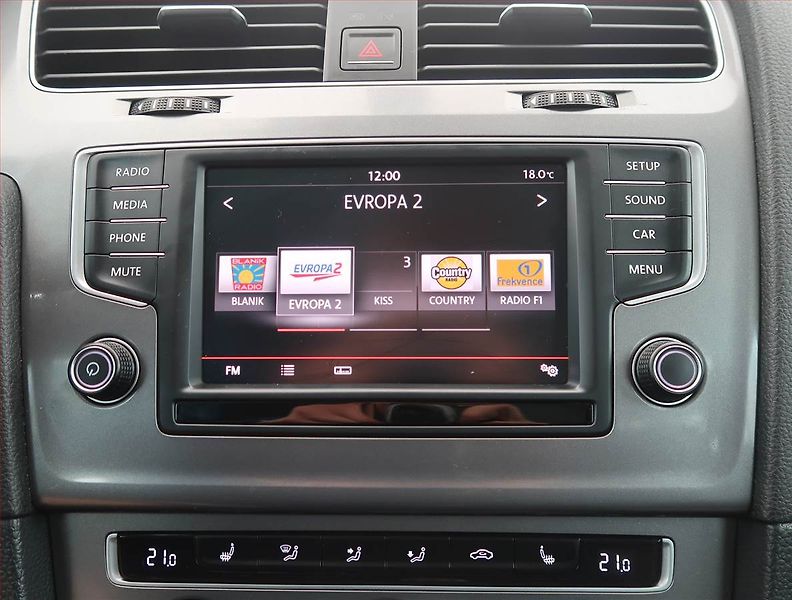 Volkswagen Golf (2016) 1.6 TDI, Xenony, Tempomat - fotka 12 z 14
