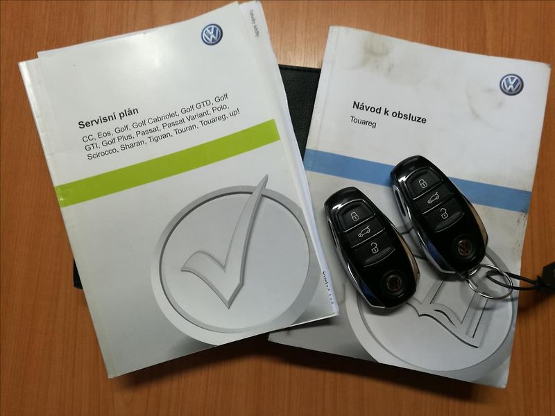 Volkswagen Touareg 3,0 TDI V6 Tiptronic - fotka 24 z 27