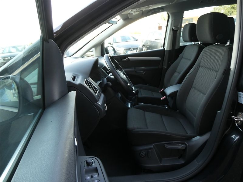 Volkswagen Sharan 2,0 TDi 110kW 7.míst, serviska - fotka 19 z 44