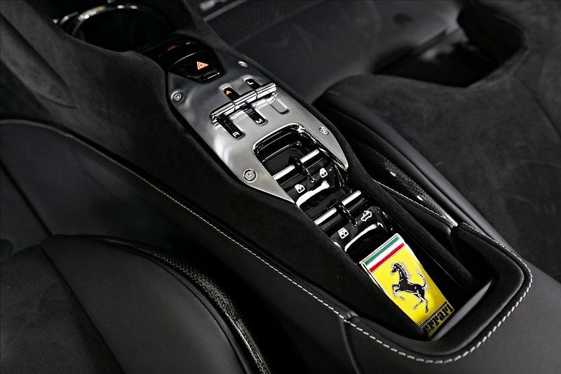 Ferrari SF90 (2024) Spider LIFT / CARBON / JBL - fotka 25 z 26