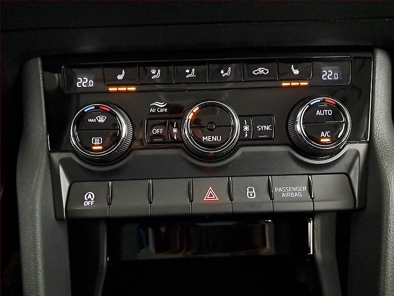 Škoda Karoq (2023) Style 1.0 TSI - fotka 15 z 21
