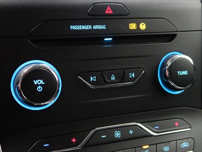 Ford S-MAX 2,0 EcoBlue NAVI KAMERA VÝHŘEV - fotka 30 z 46