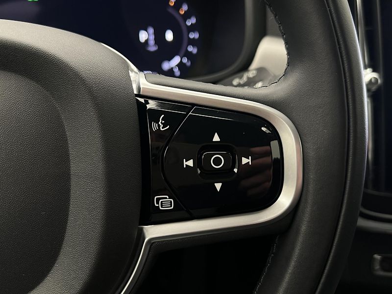 Volvo V90 B4 MOMENTUM AUT  - fotka 25 z 44