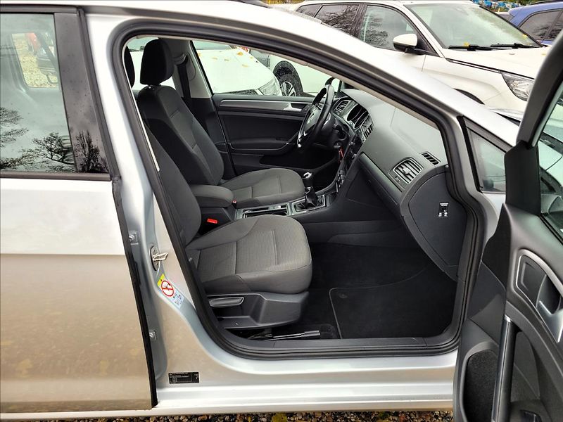 Volkswagen Golf 1,0 TSI,navi,digiklima,acc,alu - fotka 10 z 49