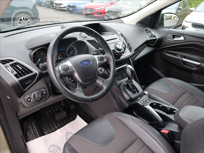 Ford Kuga 2,0 TDCi,120kW,Titanium,panora - fotka 9 z 27