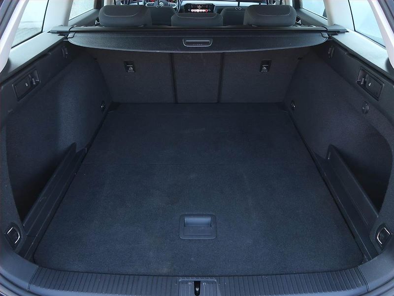 Volkswagen Passat (2019) 2.0 TDI, Automat, Serv.kniha - fotka 14 z 19