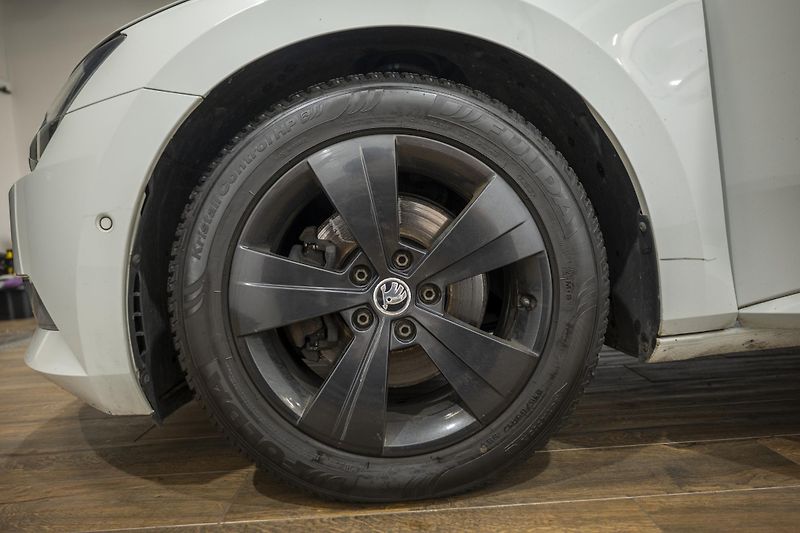 Škoda Superb 2.0 TDI 110 kW L&K - fotka 33 z 36