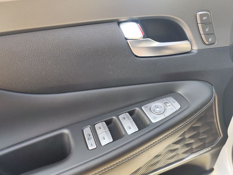Hyundai Santa Fe 2.2 CRDI/142kW Luxury PNM DCT - fotka 35 z 37