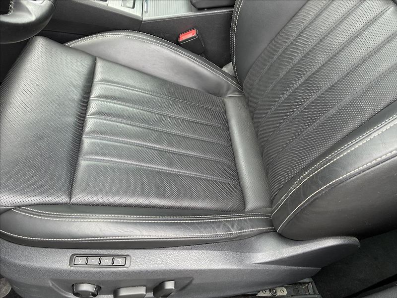 Škoda Superb 2,0 STYLE,PANORAMA,TAŽNÉ,LED - fotka 11 z 36
