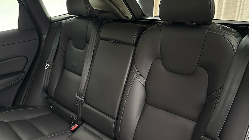 Volvo XC60 2.0 T8 AUT AWD Ultra Dark - fotka 16 z 36