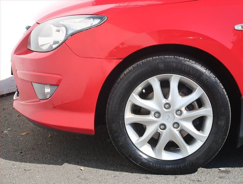 Hyundai i30 (2009) 1.4 CVVT, Serv.kniha - fotka 14 z 17