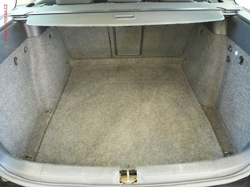 Škoda Octavia (2010) 1.6 TDi, Ambiente - fotka 7 z 18