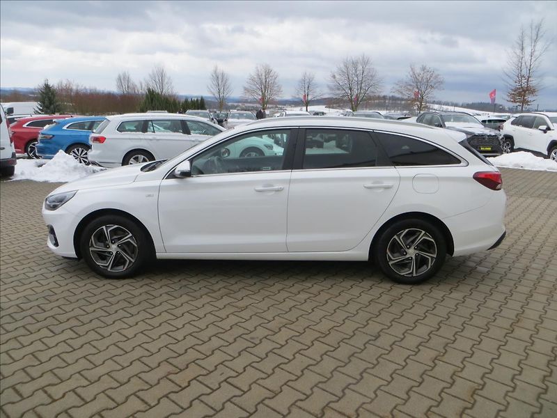 Hyundai i30 1,5 T-GDI 117kW Family Smart - fotka 4 z 26