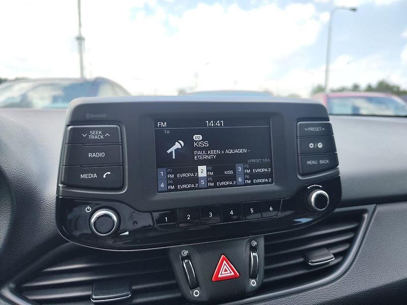 Hyundai i30 1.4i/73kW Trikolor Komfort - fotka 15 z 28