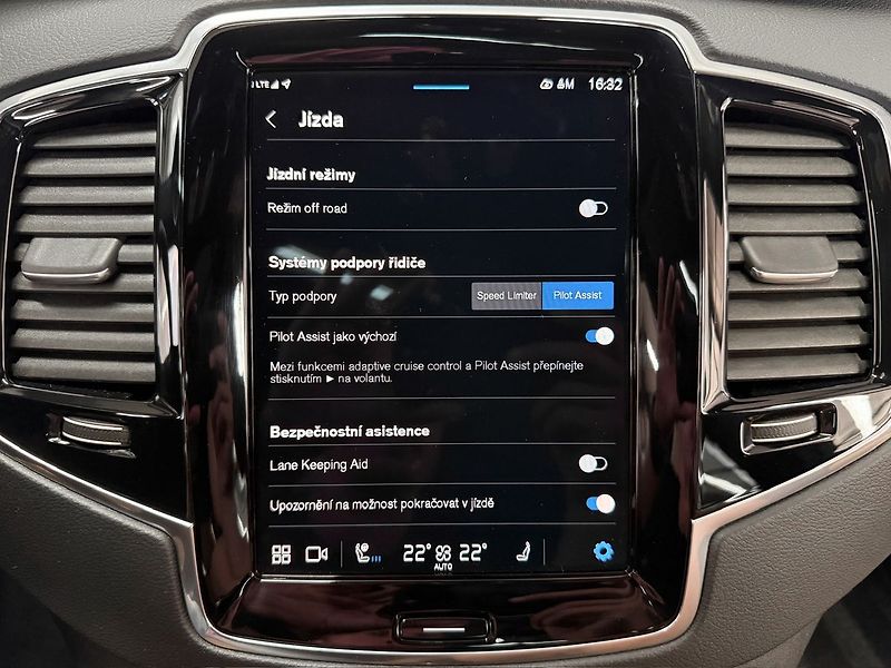 Volvo XC90 B6 AWD ULTIMATE BRIGHT, WEBAST - fotka 21 z 35