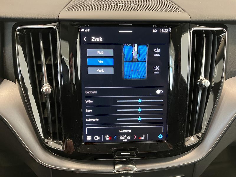 Volvo XC60 B4 FWD Momentum PRO AT8 - fotka 42 z 47