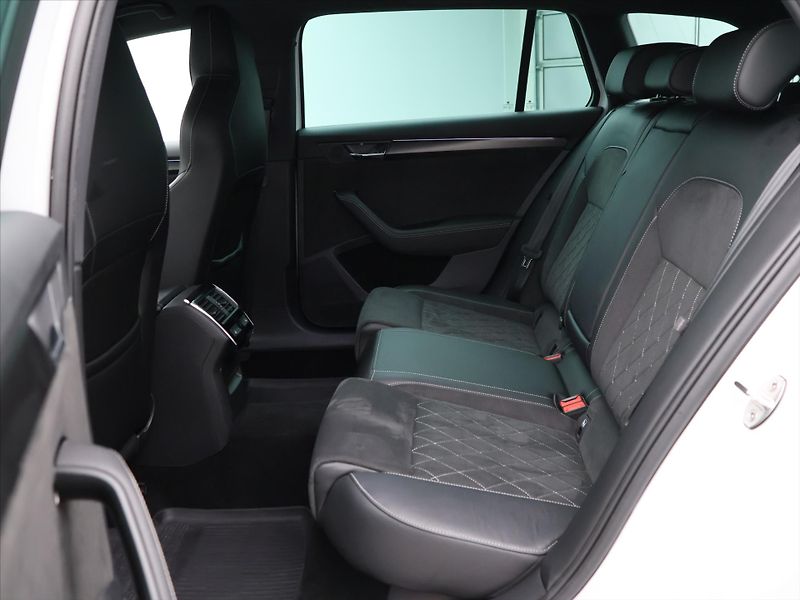 Škoda Superb 2,0 TDI 147kW DSG Sportline DP - fotka 14 z 31
