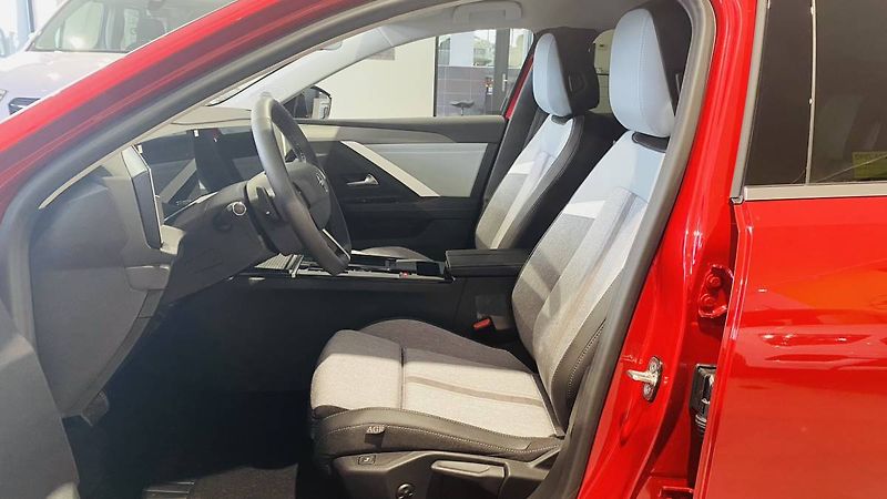 Opel Astra Elegance HB 1.6 PHEV 132kW/180 - fotka 7 z 31