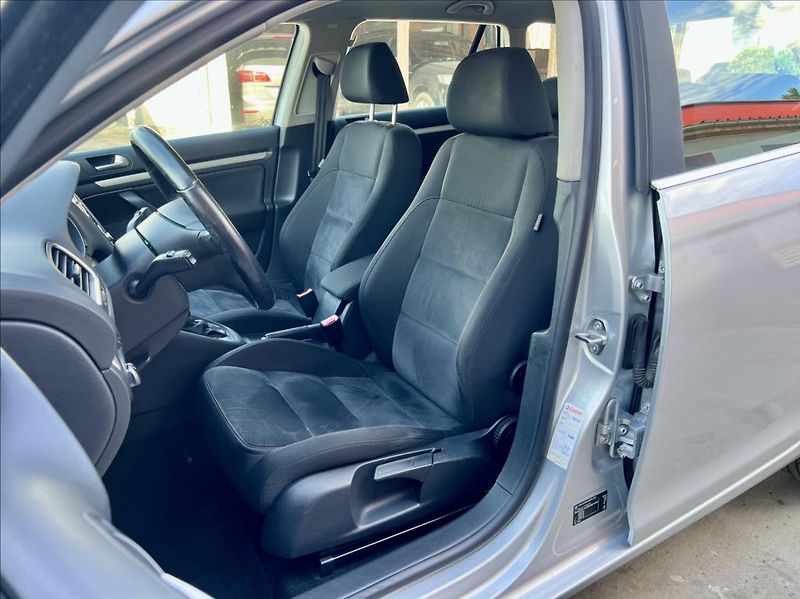 Volkswagen Golf 1,6 TDI  HIGHLINE*DSG*ZÁRUKA - fotka 10 z 40