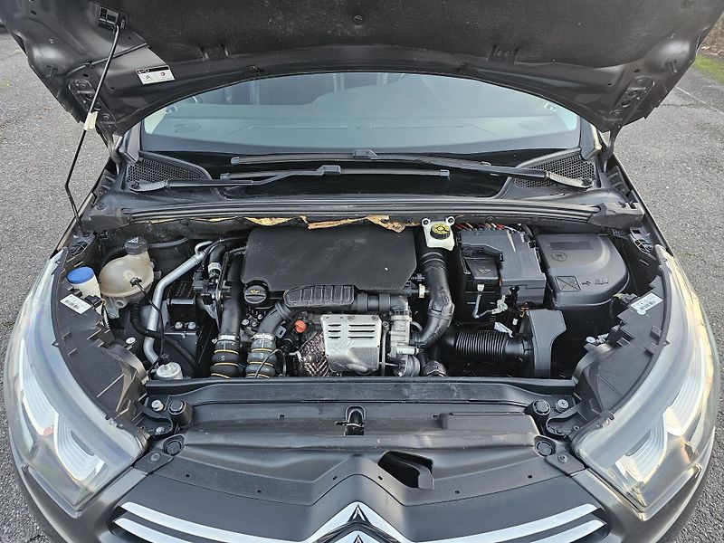 Citroën C4 (2016) 1.2 81kW SHINE,81 000 KM !!! - fotka 45 z 47