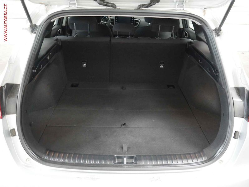 Kia Ceed (2023) 1.5 T-GDI, 1.maj,ČR, servis - fotka 7 z 20