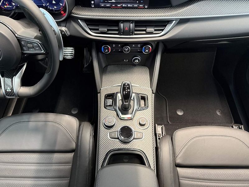 Alfa Romeo Stelvio (2026) Quadrifoglio 2.9 V6 BiTurbo 52 - fotka 15 z 28