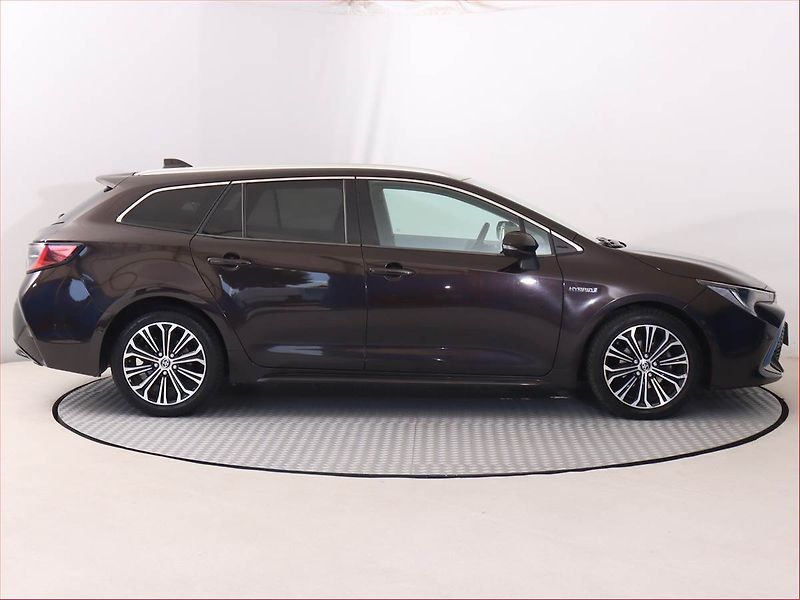 Toyota Corolla (2020) 1.8 Hybrid, Automat - fotka 6 z 20