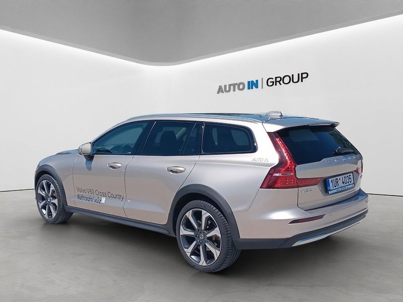 Volvo V60 (2023) CC B4 PLUS MHEV Diesel - fotka 4 z 14