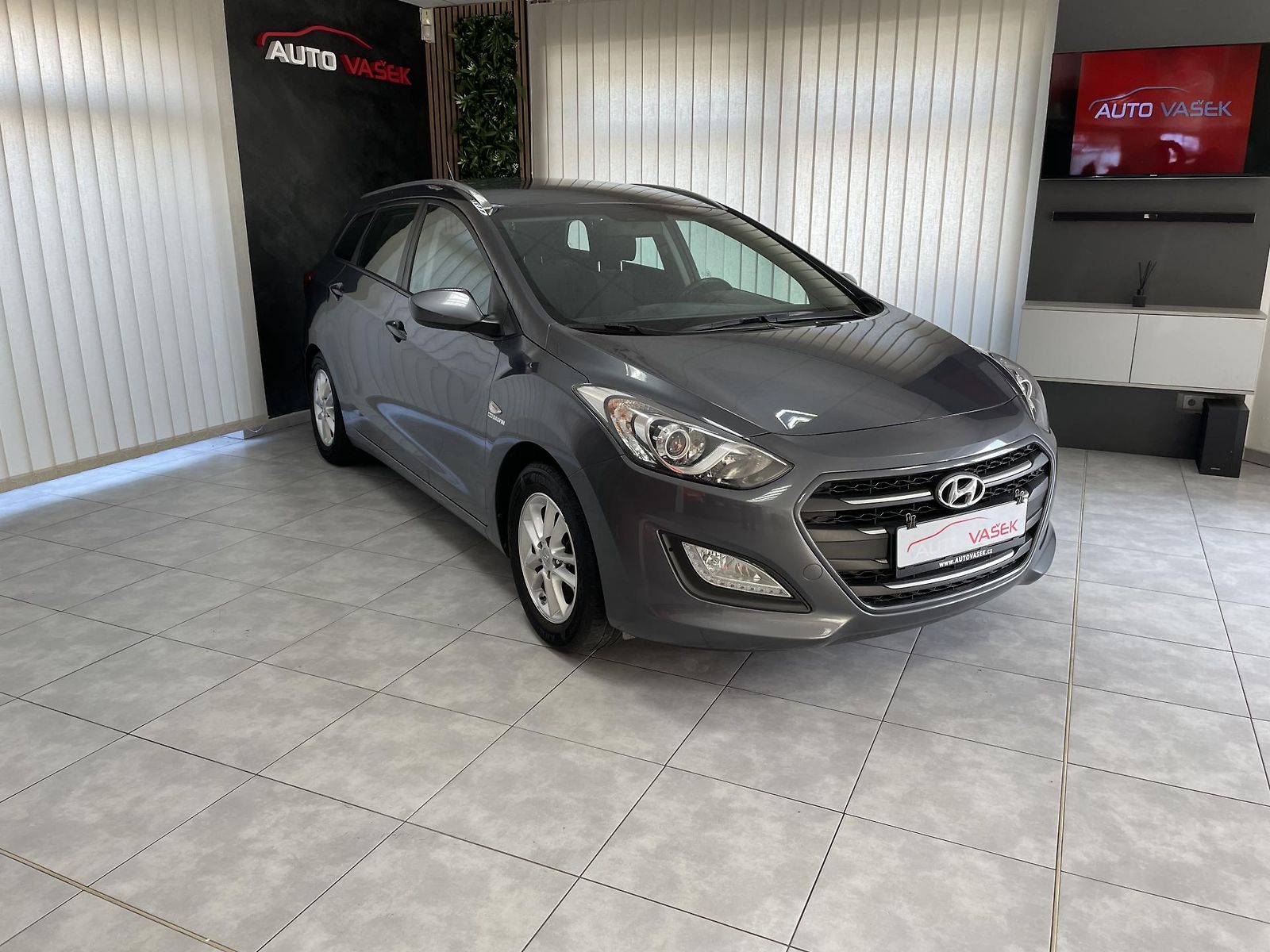 Hyundai i30 1.6 i 88kW ČR 1.MAJ.REZERVACE 