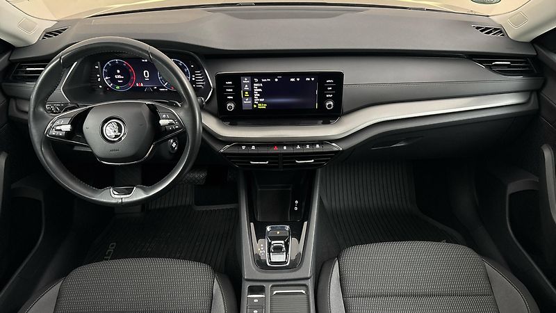 Škoda Octavia 2.0 TDI DSG Ambition Combi - fotka 8 z 25