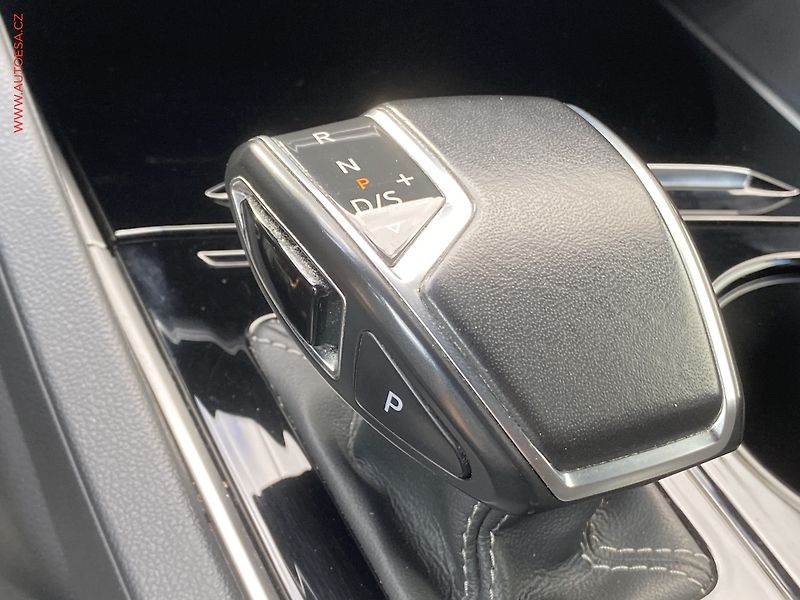 Volkswagen Touareg (2021) 3.0 TDi 4x4, 1.maj,ČR, R - fotka 16 z 32