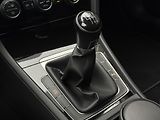 Volkswagen Golf (2017) 2.0TDi MAN Highline+, DPH, ACC - náhled 38