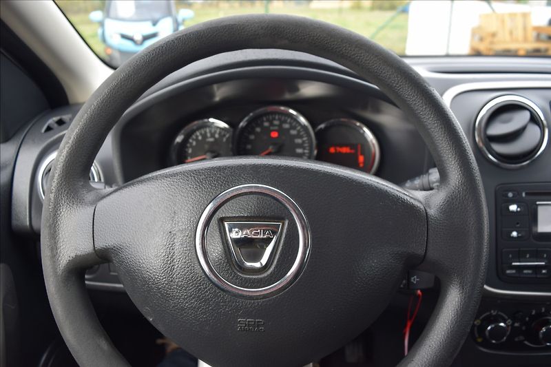 Dacia Sandero 1,2 i 55KW PO SERVISE - fotka 28 z 39