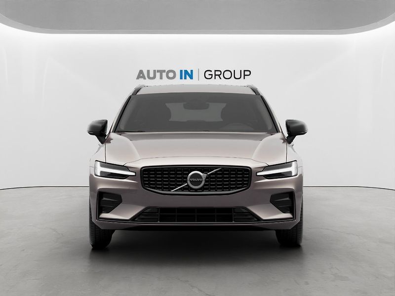 Volvo V60 (2026) Plus Dark, A/T,145kW, BLIS, ků - fotka 2 z 12