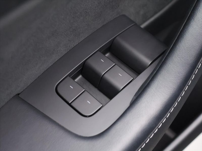 Tesla Model 3 Long Range 75kWh AWD sOH 96,4% - fotka 16 z 32