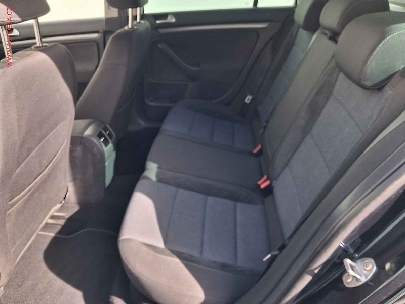 Volkswagen Golf (2011) 1.6 TDi, Style, +kola - fotka 10 z 18