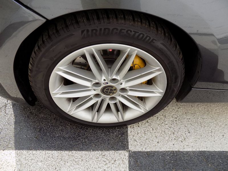 BMW Řada 1 (2006) 130i/M-Paket/NAVI/Bi-xenon/ - fotka 32 z 34