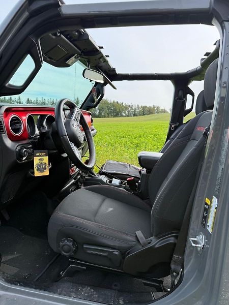 Jeep Wrangler 3.6i V6/Rubicon/4x4/AT - fotka 53 z 53
