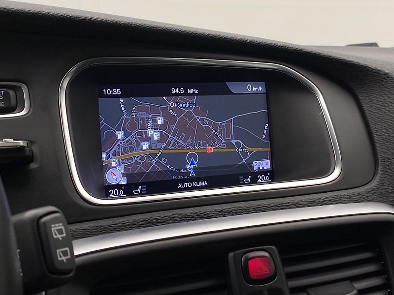 Volvo V40 T2 MOMENTUM AUT  - fotka 8 z 39
