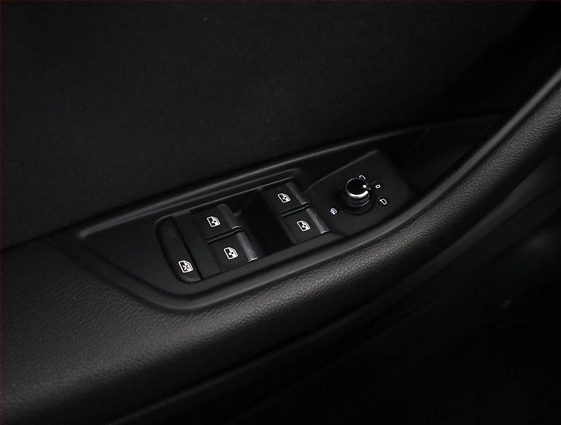 Audi A4 (2017) 2.0 TDI, Automat, Serv.kniha - fotka 16 z 18