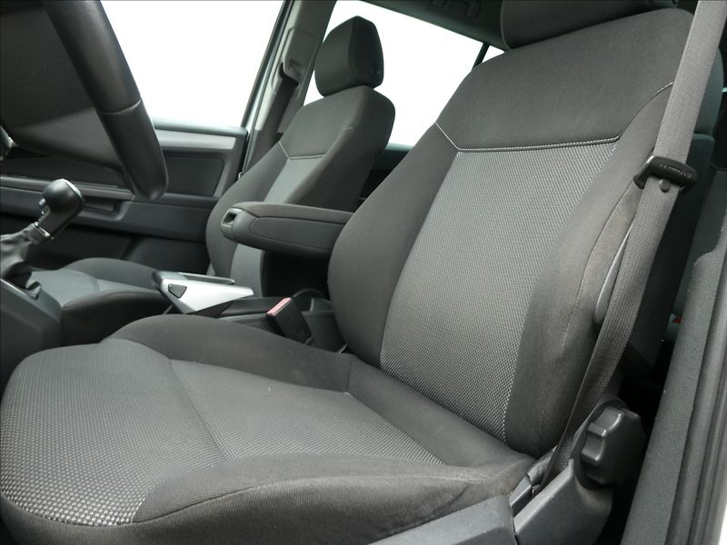 Opel Zafira 1,8 i 16V klima, závěs - fotka 29 z 38
