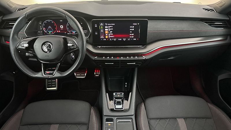 Škoda Octavia 2.0 TDI DSG 4x4 RS Combi - fotka 8 z 27