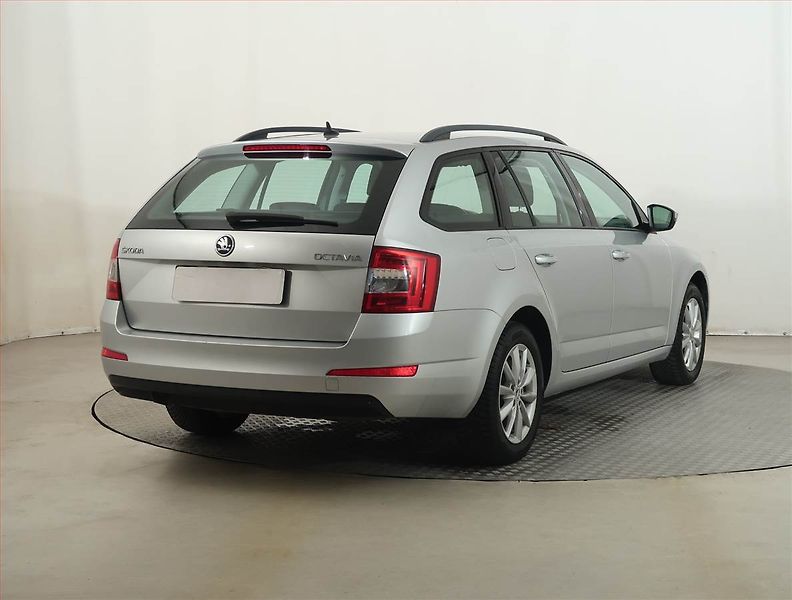 Škoda Octavia (2017) Ambition 1.6 TDI, Serv.kniha - fotka 5 z 15
