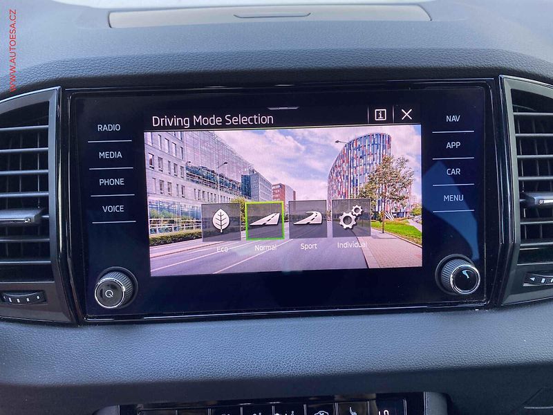Škoda Karoq (2020) 1.5 TSi, ČR, SportLine, DSG - fotka 19 z 20